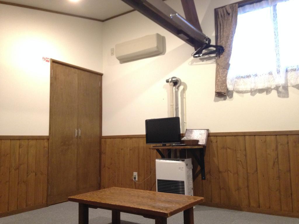 Community House Tyrolien Hotell Hakuba Eksteriør bilde