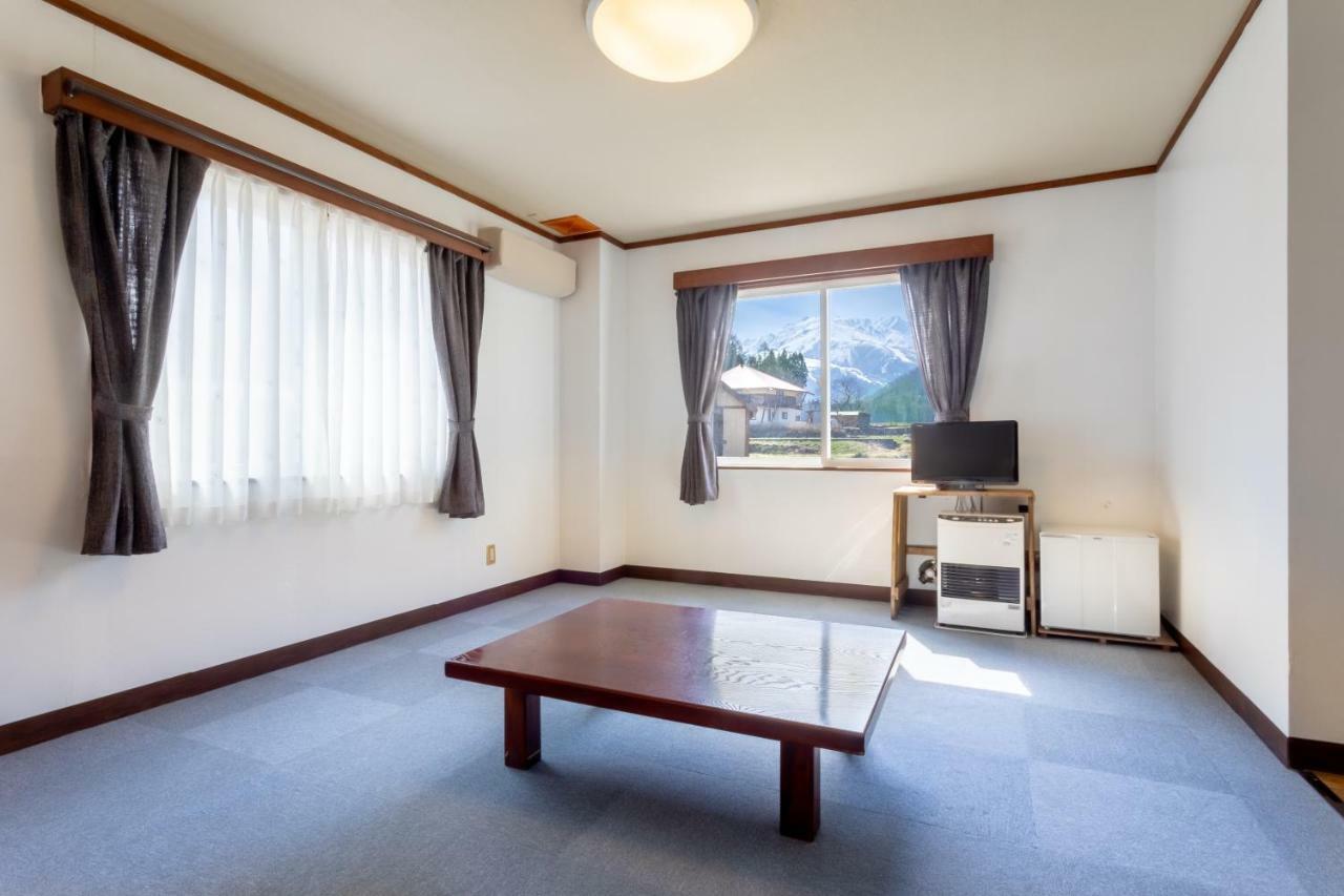 Community House Tyrolien Hotell Hakuba Eksteriør bilde